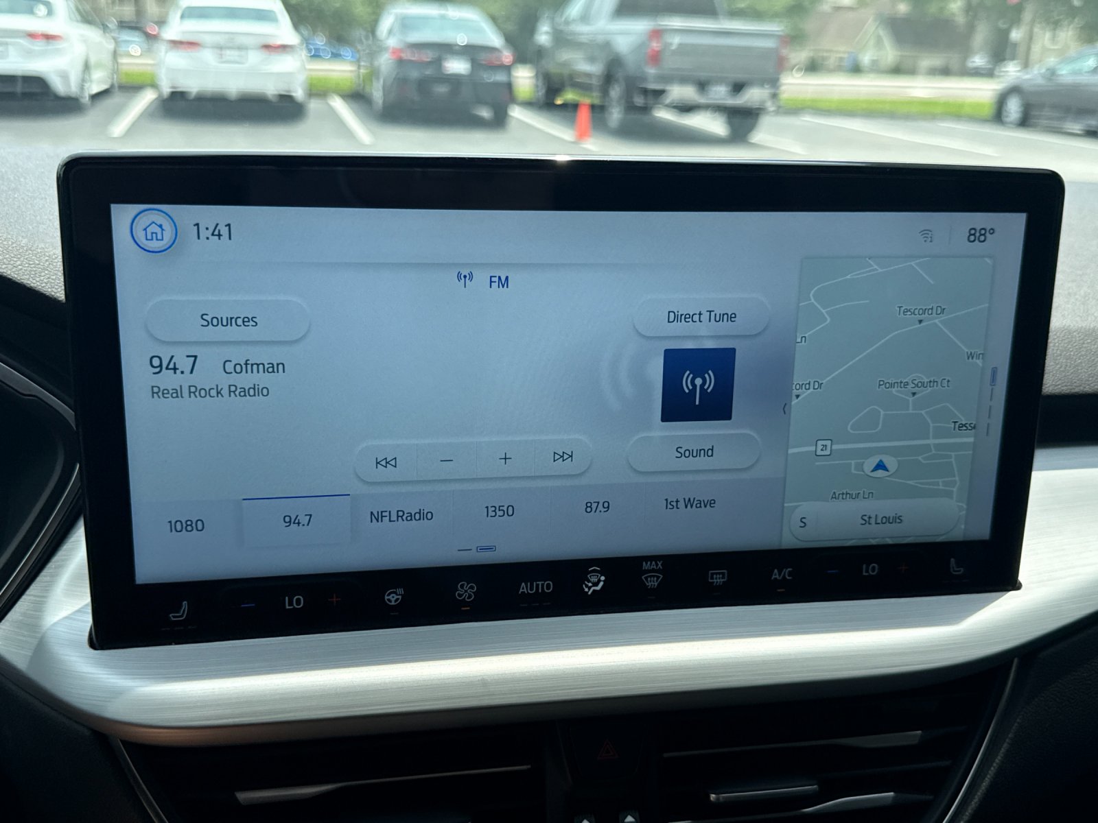 Used 2024  Ford Platinum image 17