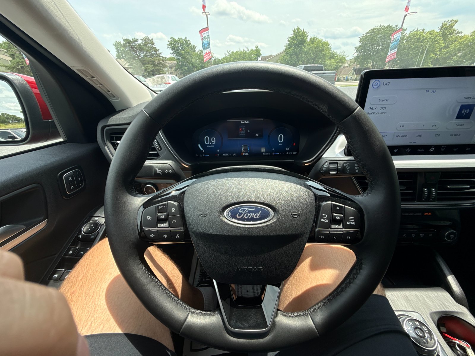 Used 2024  Ford Platinum image 21