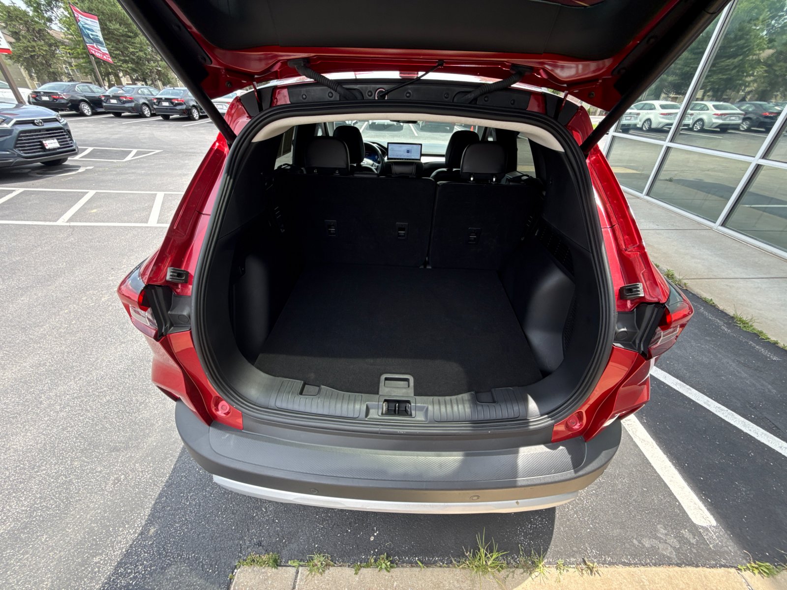 Used 2024  Ford Platinum image 27