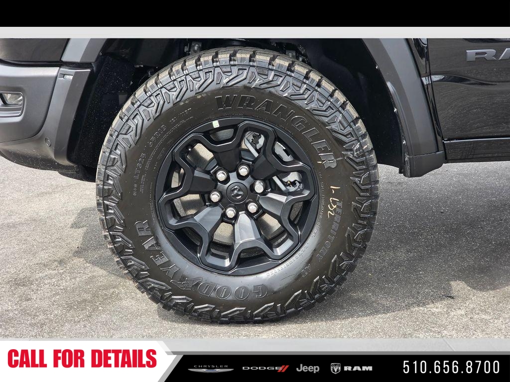 New 2026 Diamond Black Crystal Pearl-Coat Exterior Paint RAM RHO image 4