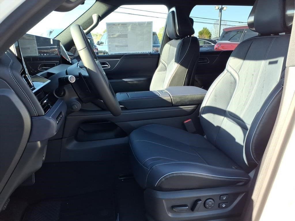 New 2026 RADIANT WHITE INFINITI Sport 4WD image 11