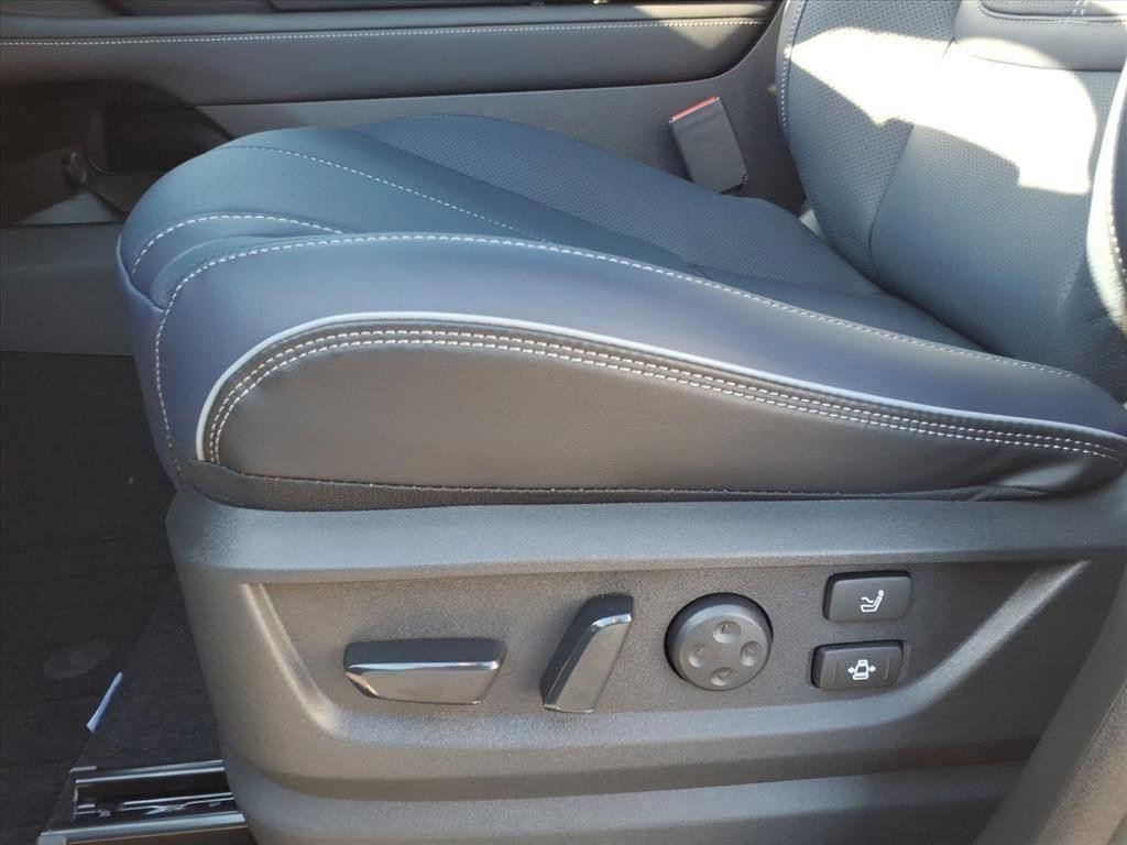 New 2026 RADIANT WHITE INFINITI Sport 4WD image 13