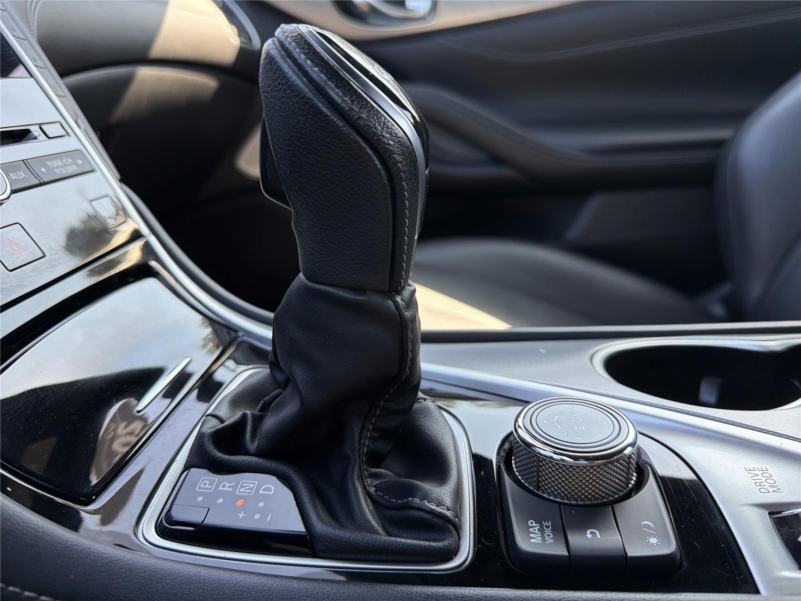 Used 2019 Black Obsidian INFINITI 3.0t LUXE image 16
