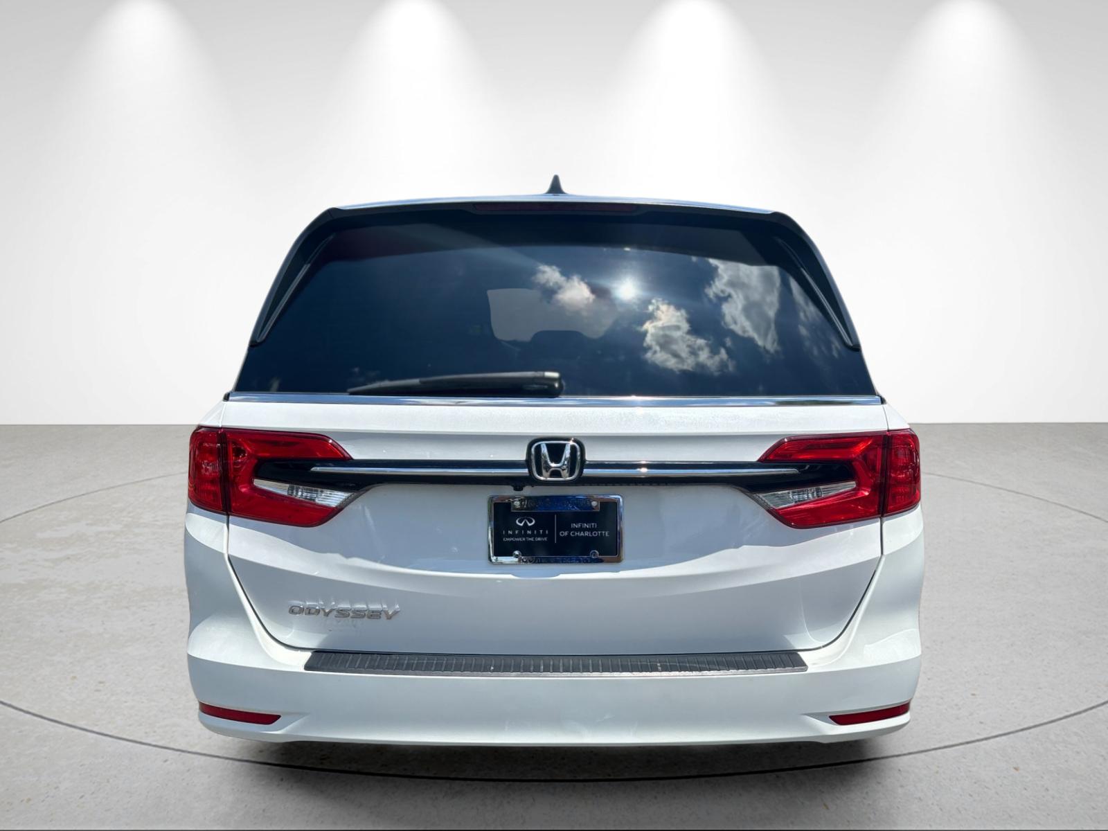Used 2024 Platinum White Pearl Honda EX-L image 4