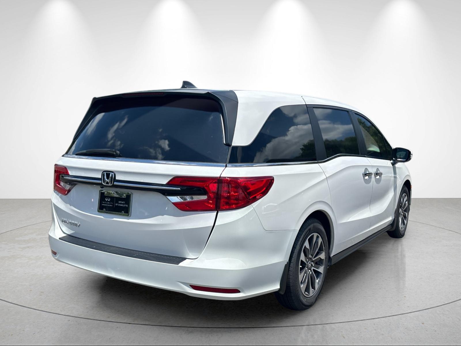 Used 2024 Platinum White Pearl Honda EX-L image 5