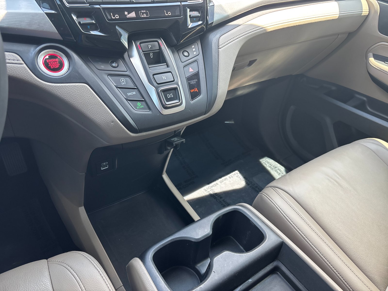 Used 2024 Platinum White Pearl Honda EX-L image 27