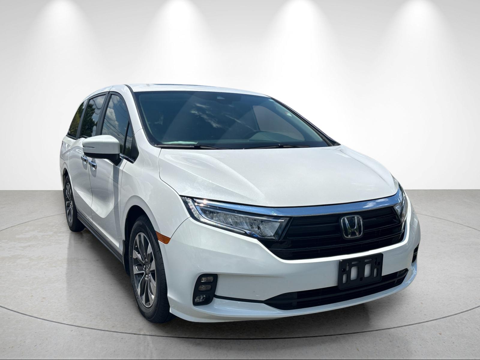 Used 2024 Platinum White Pearl Honda EX-L image 7