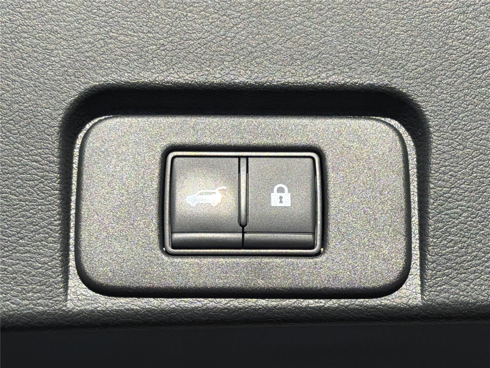 Used 2023 Caspian Blue Metallic Nissan Platinum image 27