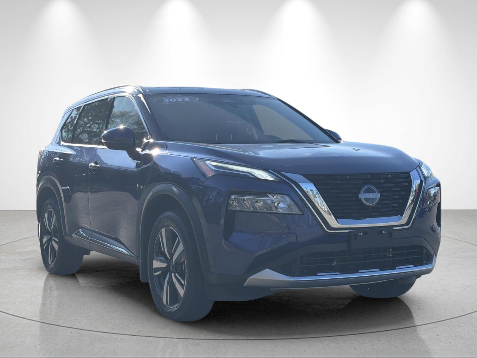 Used 2023 Caspian Blue Metallic Nissan Platinum image 7