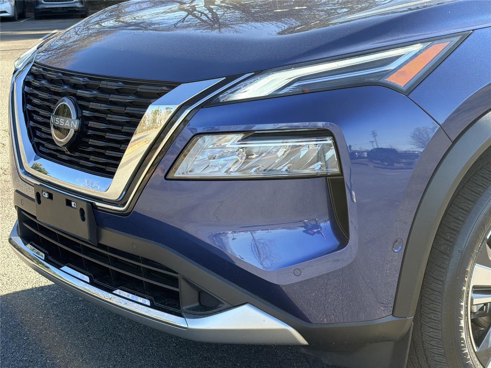 Used 2023 Caspian Blue Metallic Nissan Platinum image 30