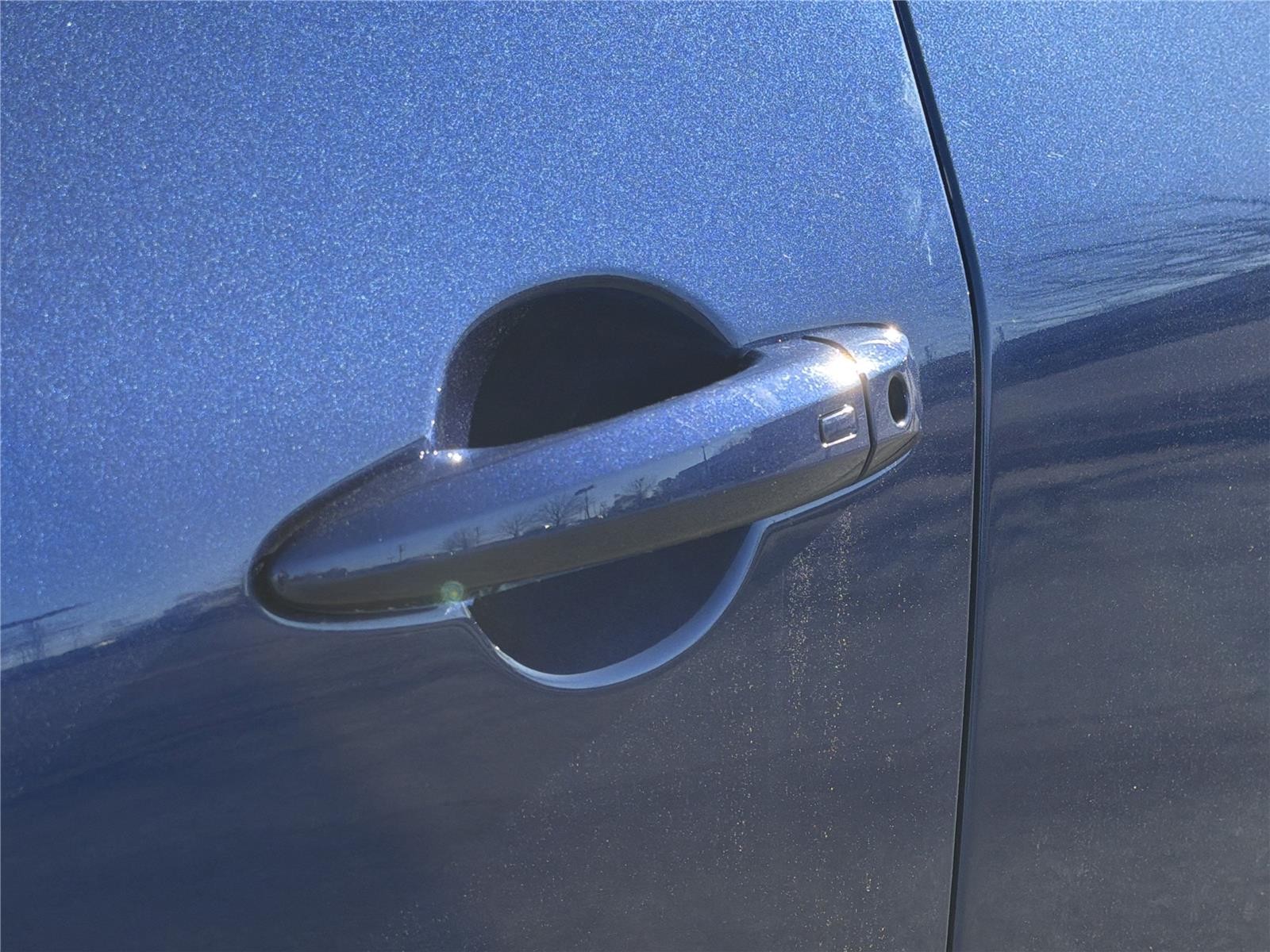 Used 2023 Caspian Blue Metallic Nissan Platinum image 33