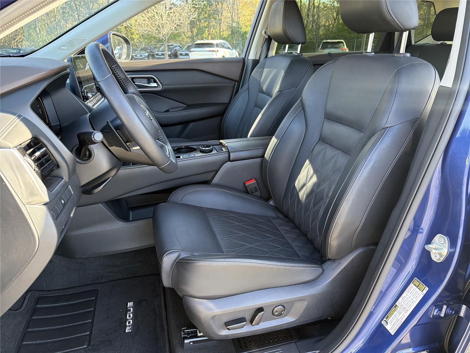 Used 2023 Caspian Blue Metallic Nissan Platinum image 34