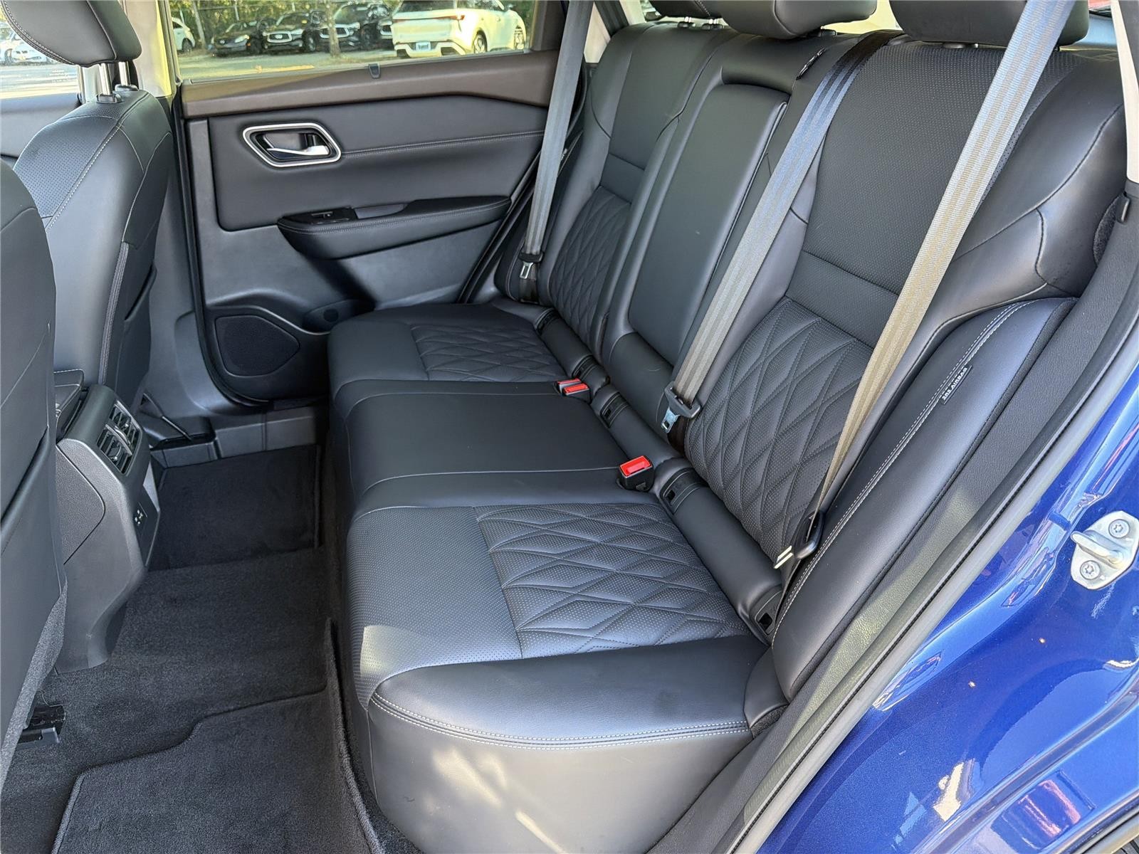 Used 2023 Caspian Blue Metallic Nissan Platinum image 35