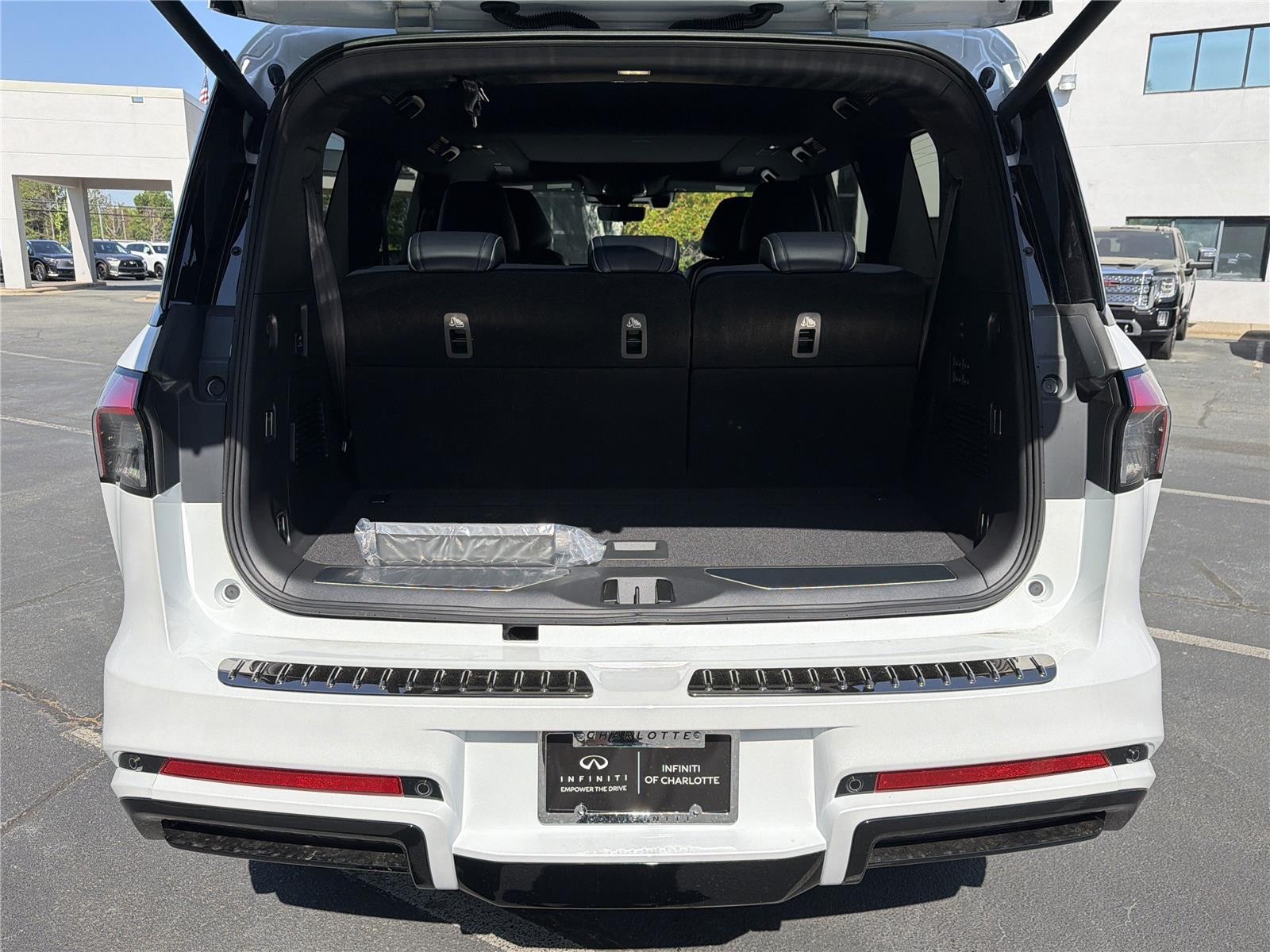 New 2026 RADIANT WHITE INFINITI Sport 4WD image 29
