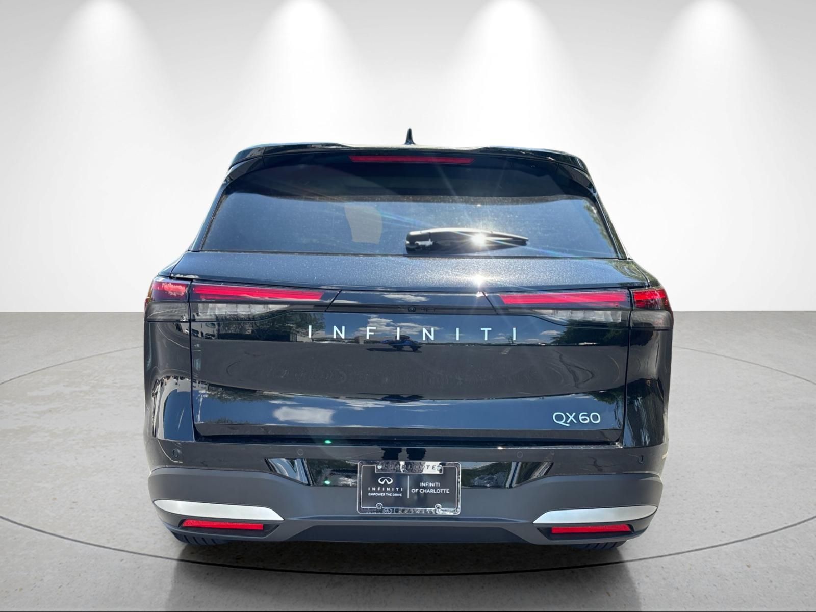 New 2027 MINERAL BLACK INFINITI Luxe FWD image 4