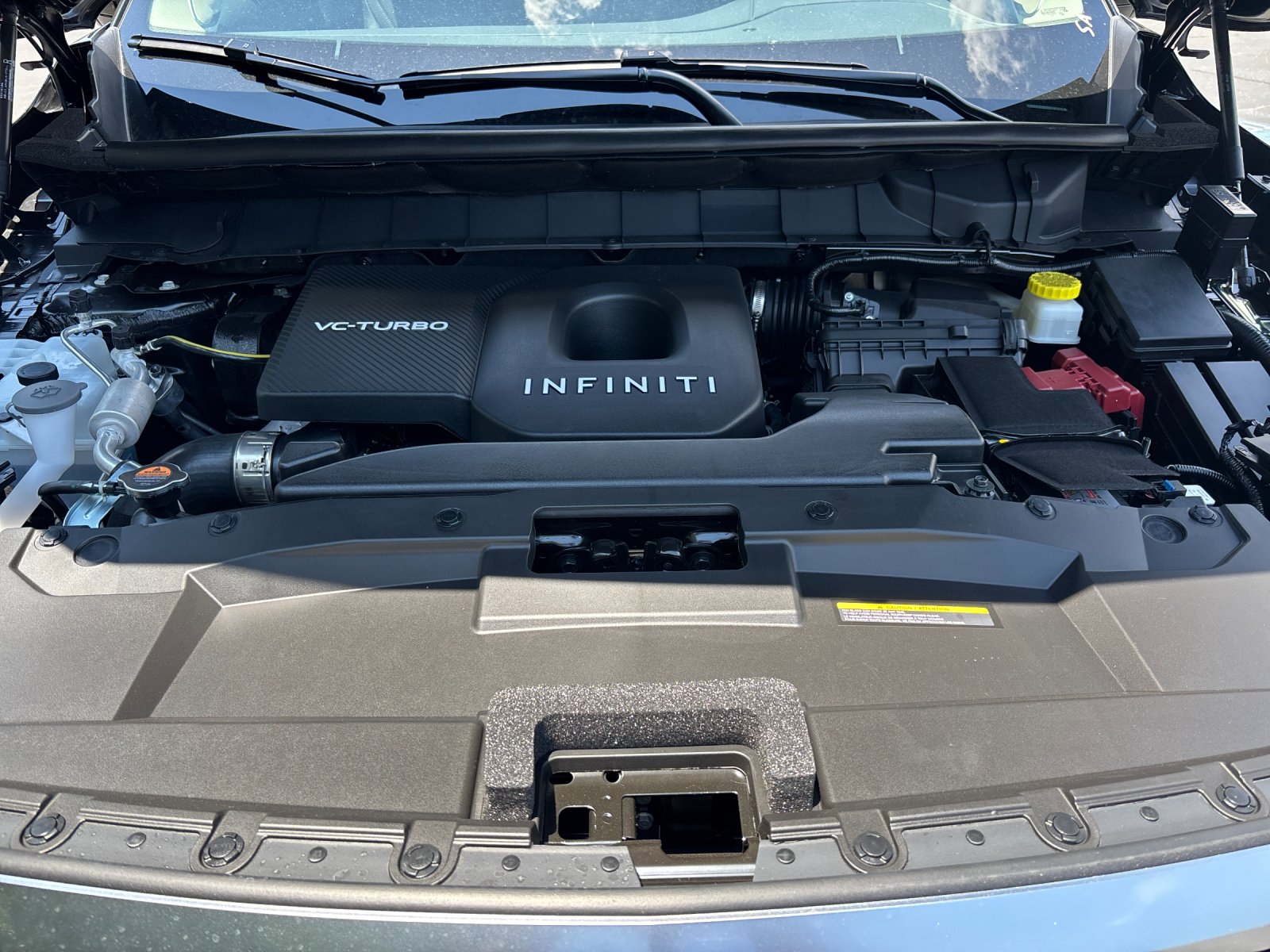New 2027 MINERAL BLACK INFINITI Luxe FWD image 9