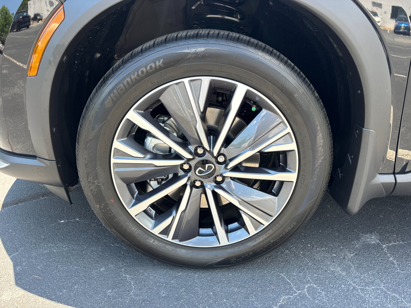 New 2027 MINERAL BLACK INFINITI Luxe FWD image 10