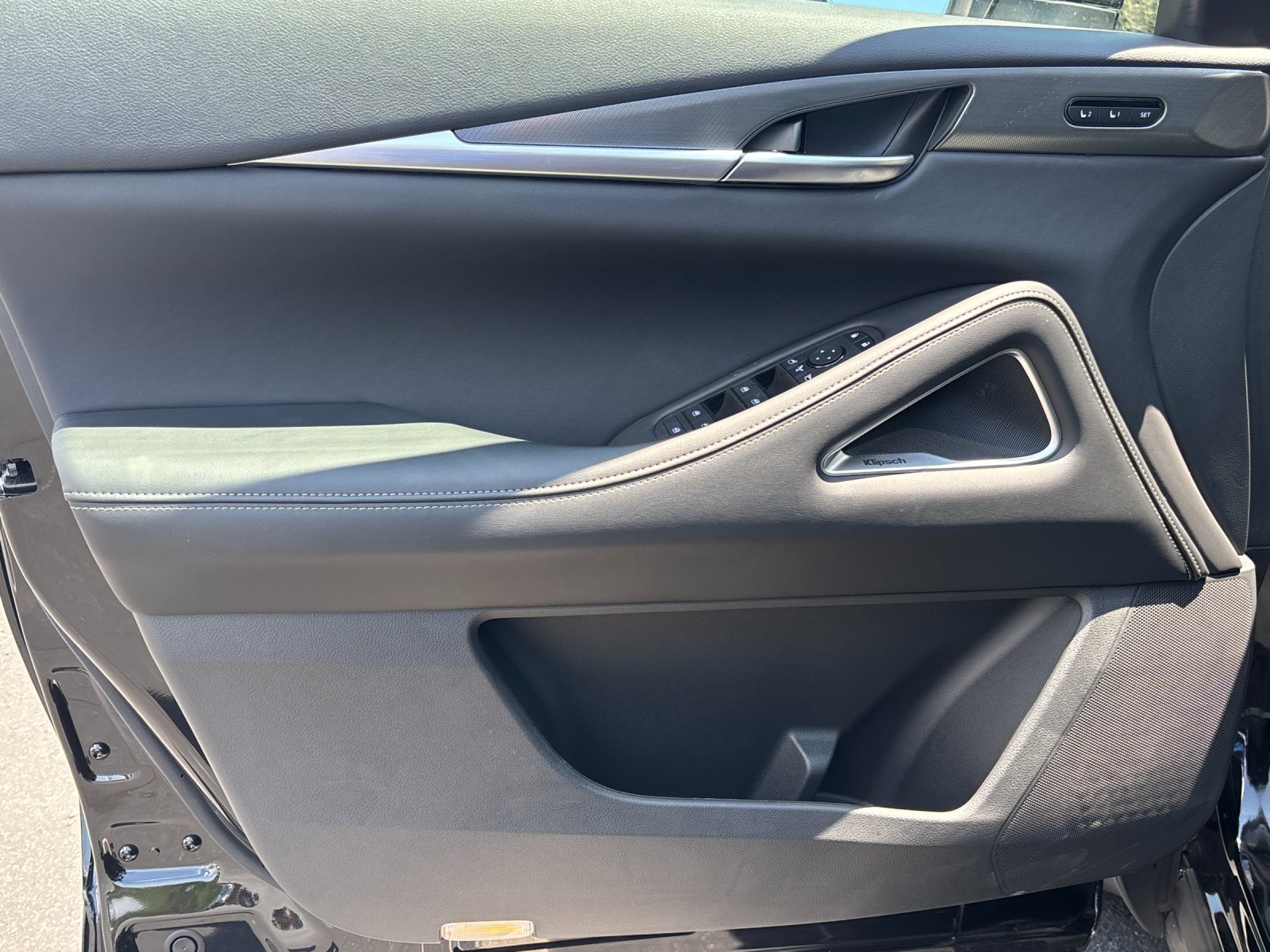 New 2027 MINERAL BLACK INFINITI Luxe FWD image 13