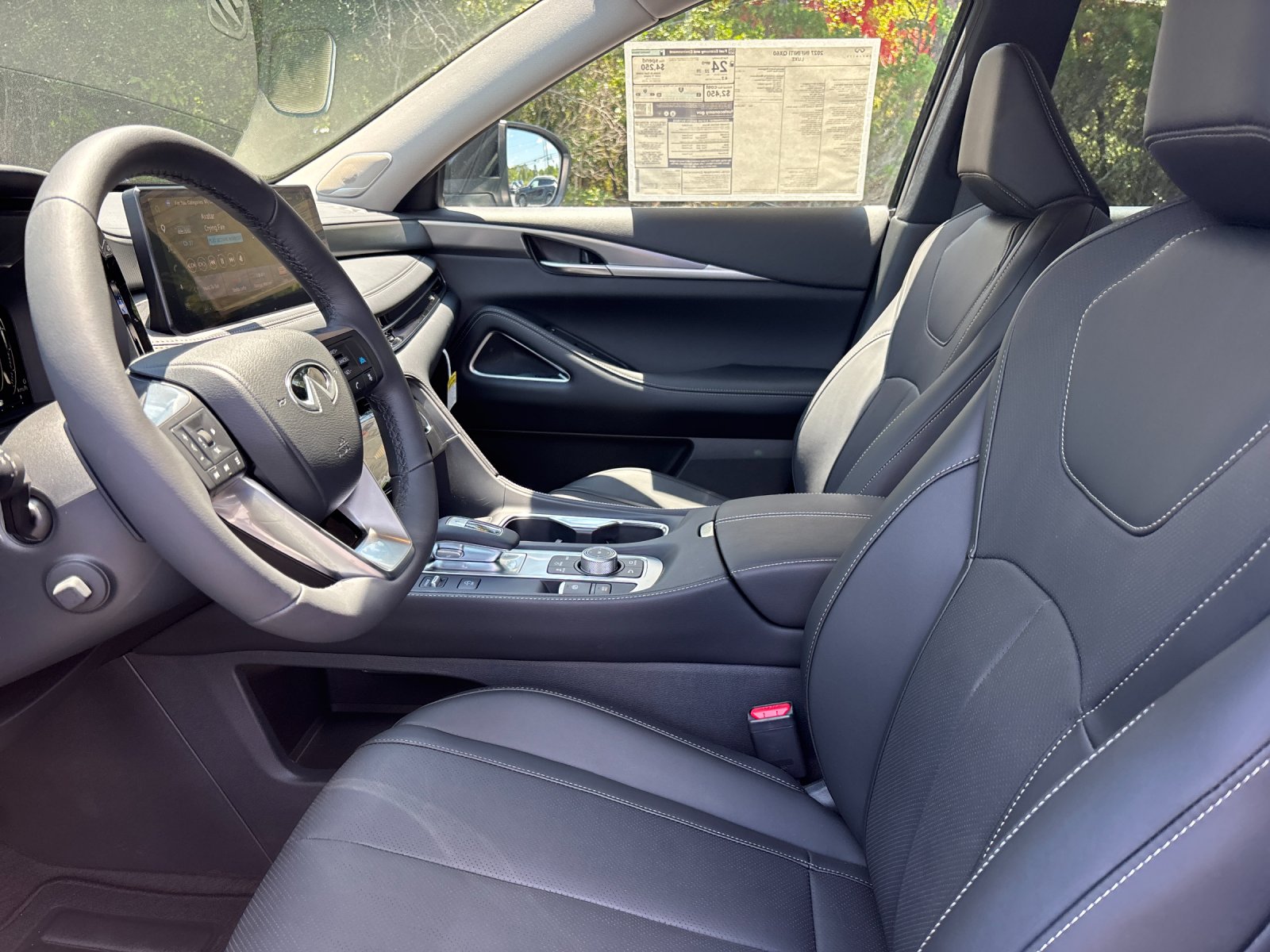 New 2027 MINERAL BLACK INFINITI Luxe FWD image 15