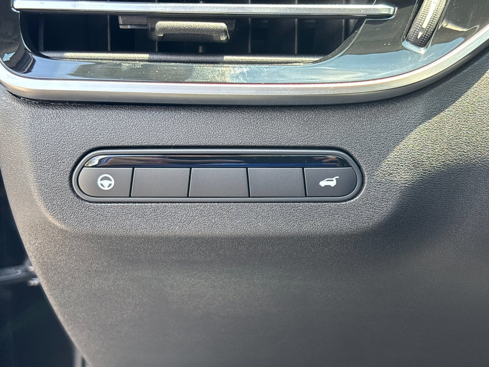 New 2027 MINERAL BLACK INFINITI Luxe FWD image 17
