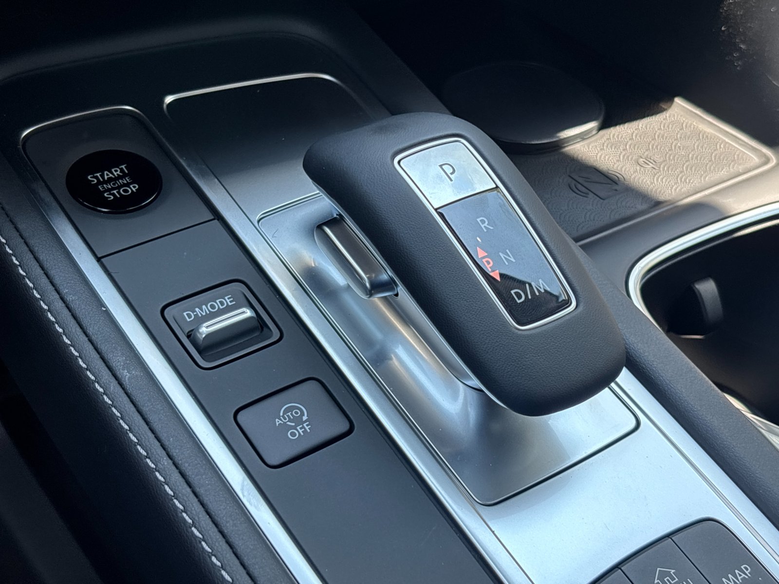 New 2027 MINERAL BLACK INFINITI Luxe FWD image 28