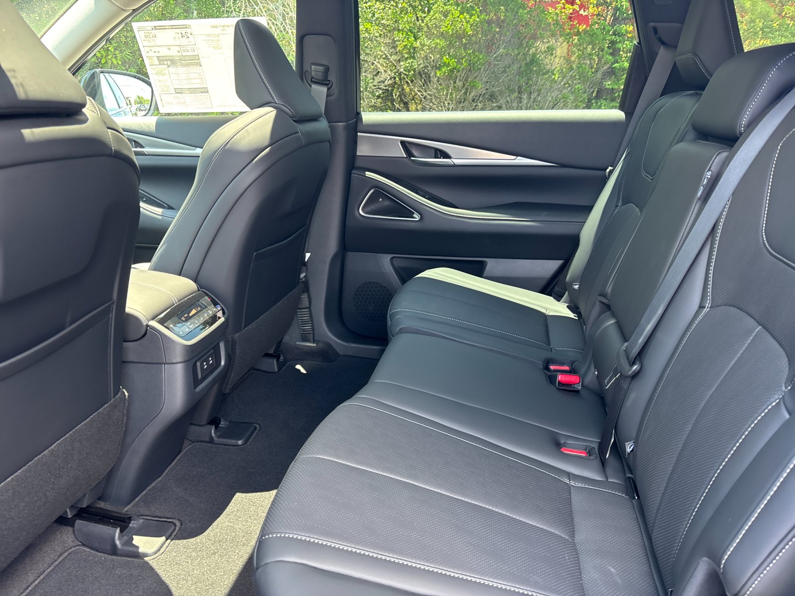New 2027 MINERAL BLACK INFINITI Luxe FWD image 33