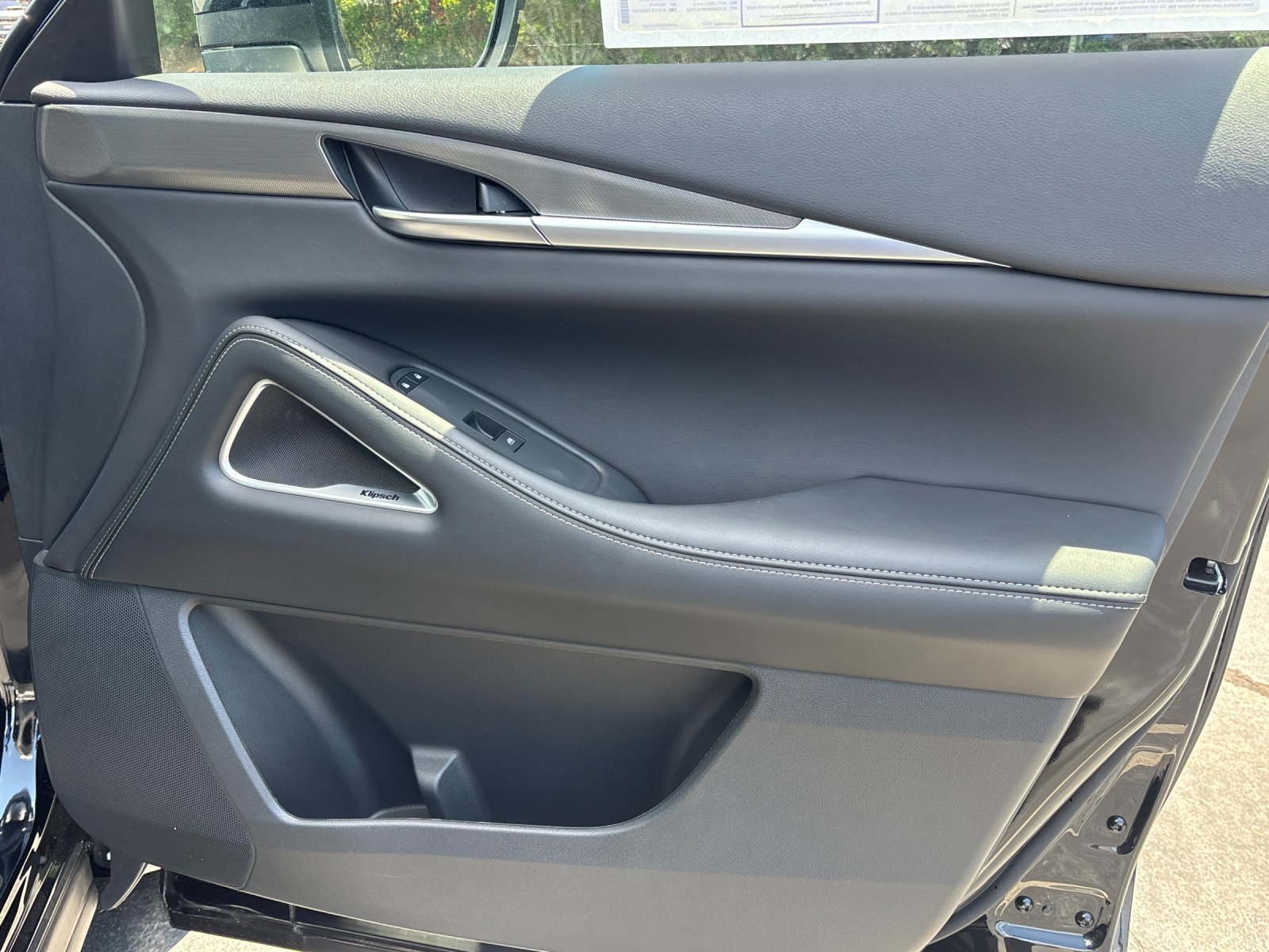 New 2027 MINERAL BLACK INFINITI Luxe FWD image 40