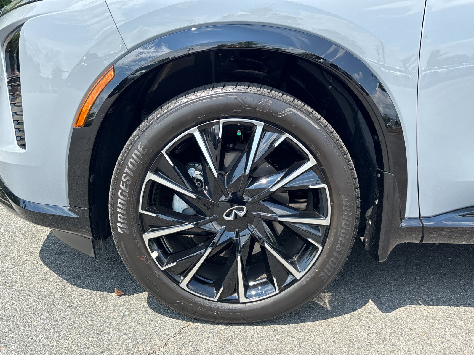 New 2027 2T HRBR GRAY INFINITI Autograph AWD image 10