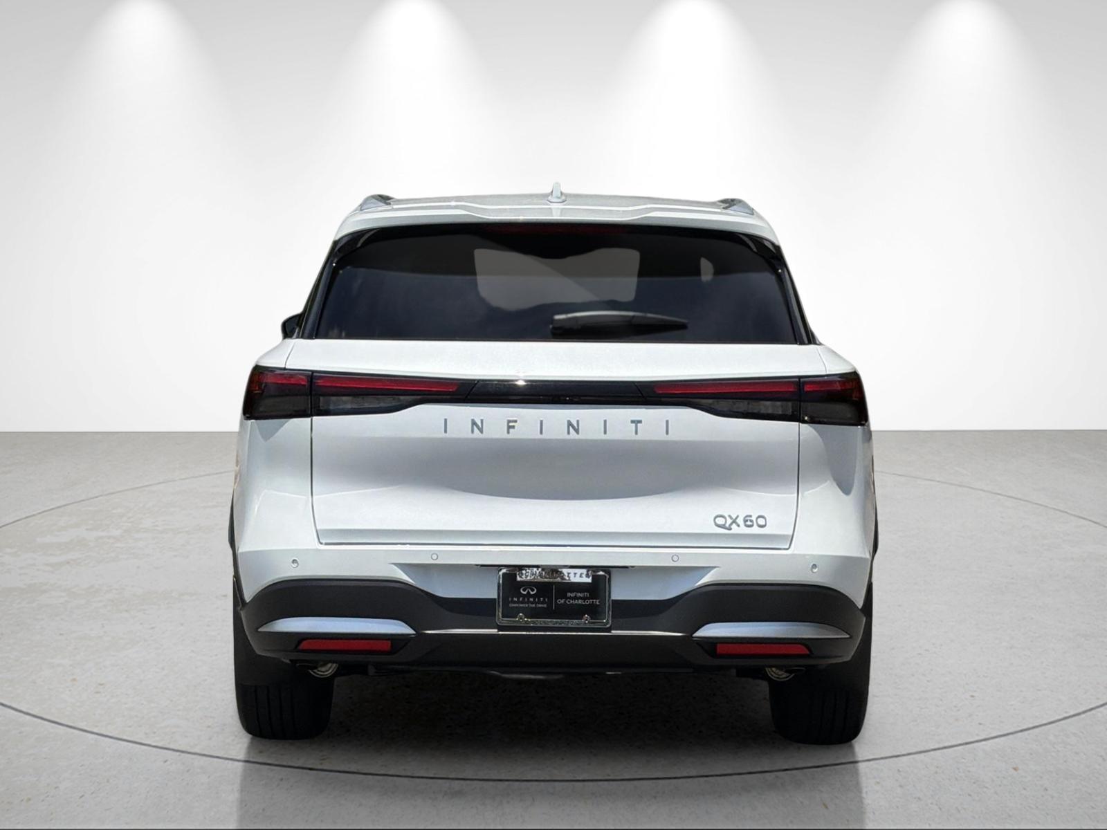 New 2027 DEEP EMERALD INFINITI Luxe FWD image 4