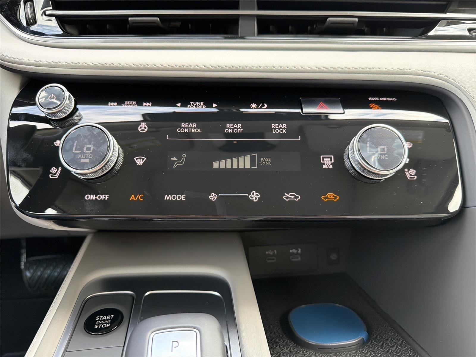 New 2027 MINERAL BLACK INFINITI Luxe FWD image 12