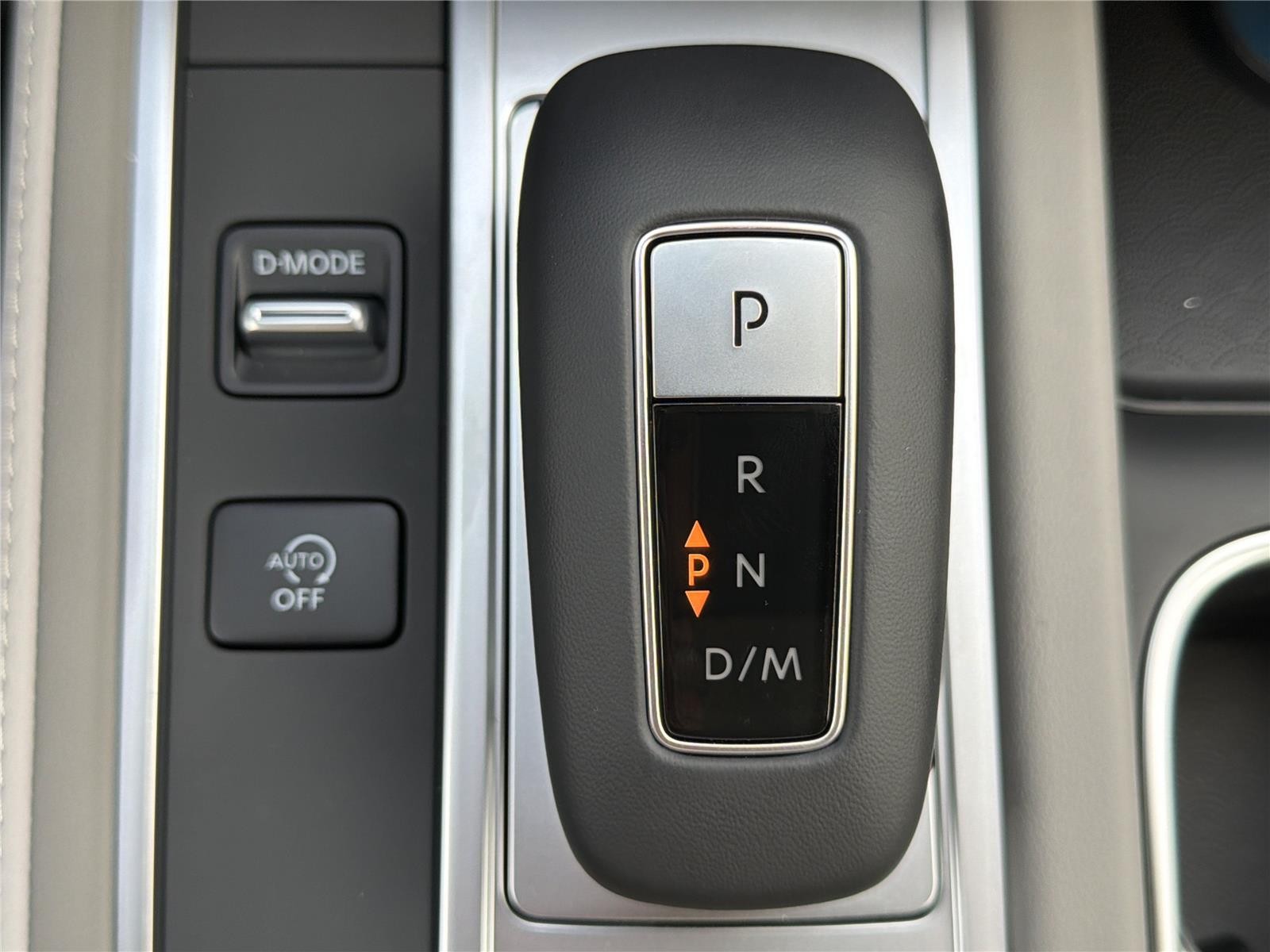 New 2027 MINERAL BLACK INFINITI Luxe FWD image 14