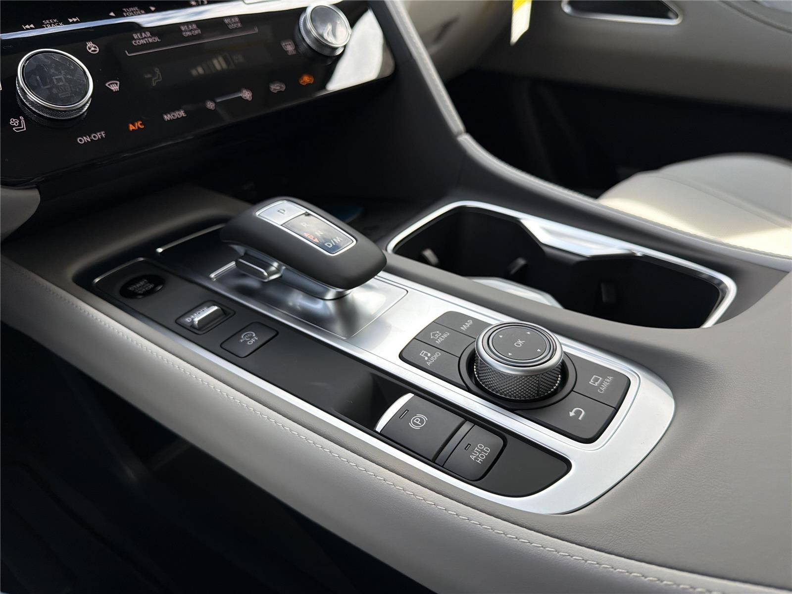 New 2027 MINERAL BLACK INFINITI Luxe FWD image 17
