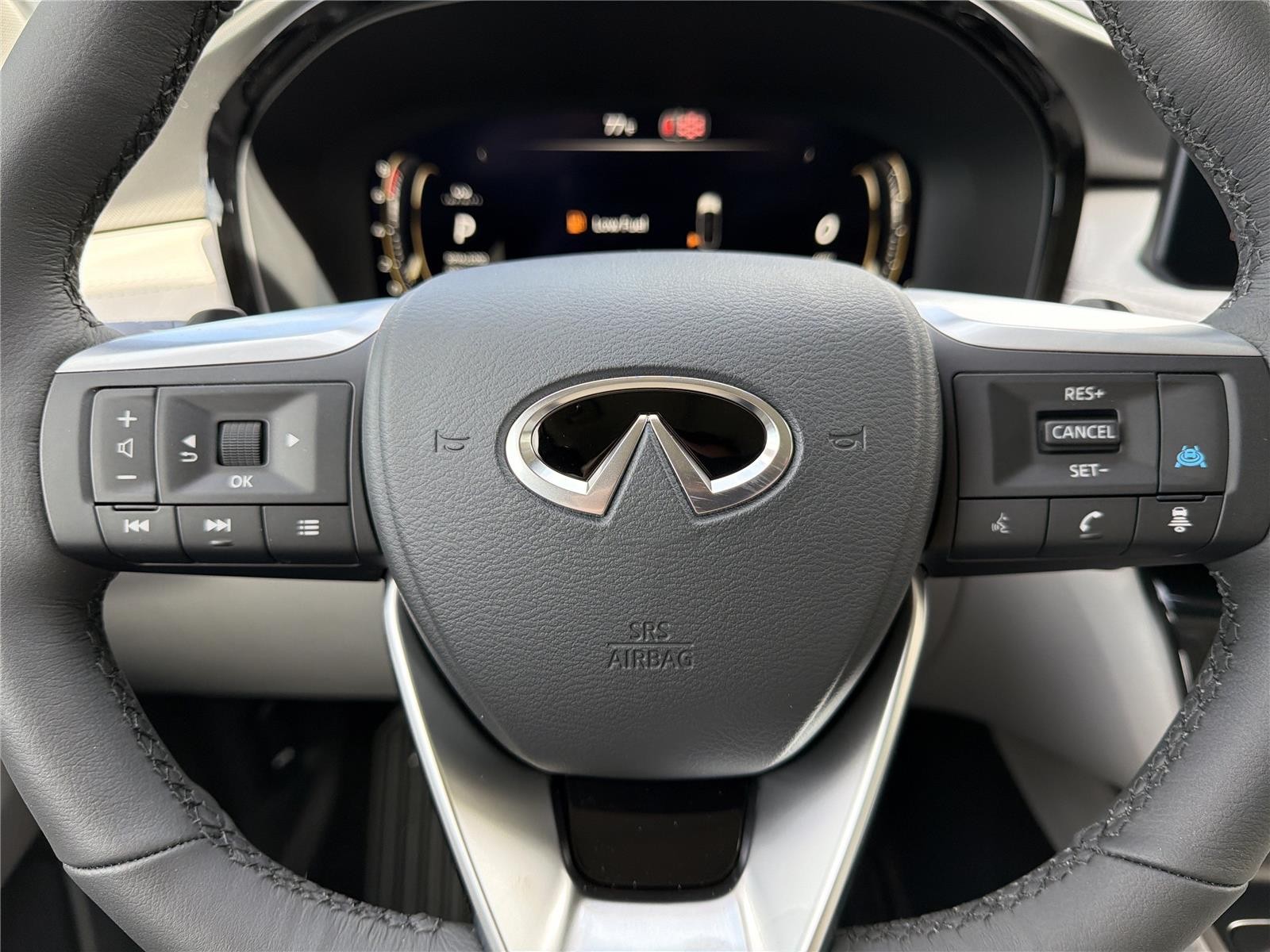 New 2027 MINERAL BLACK INFINITI Luxe FWD image 18