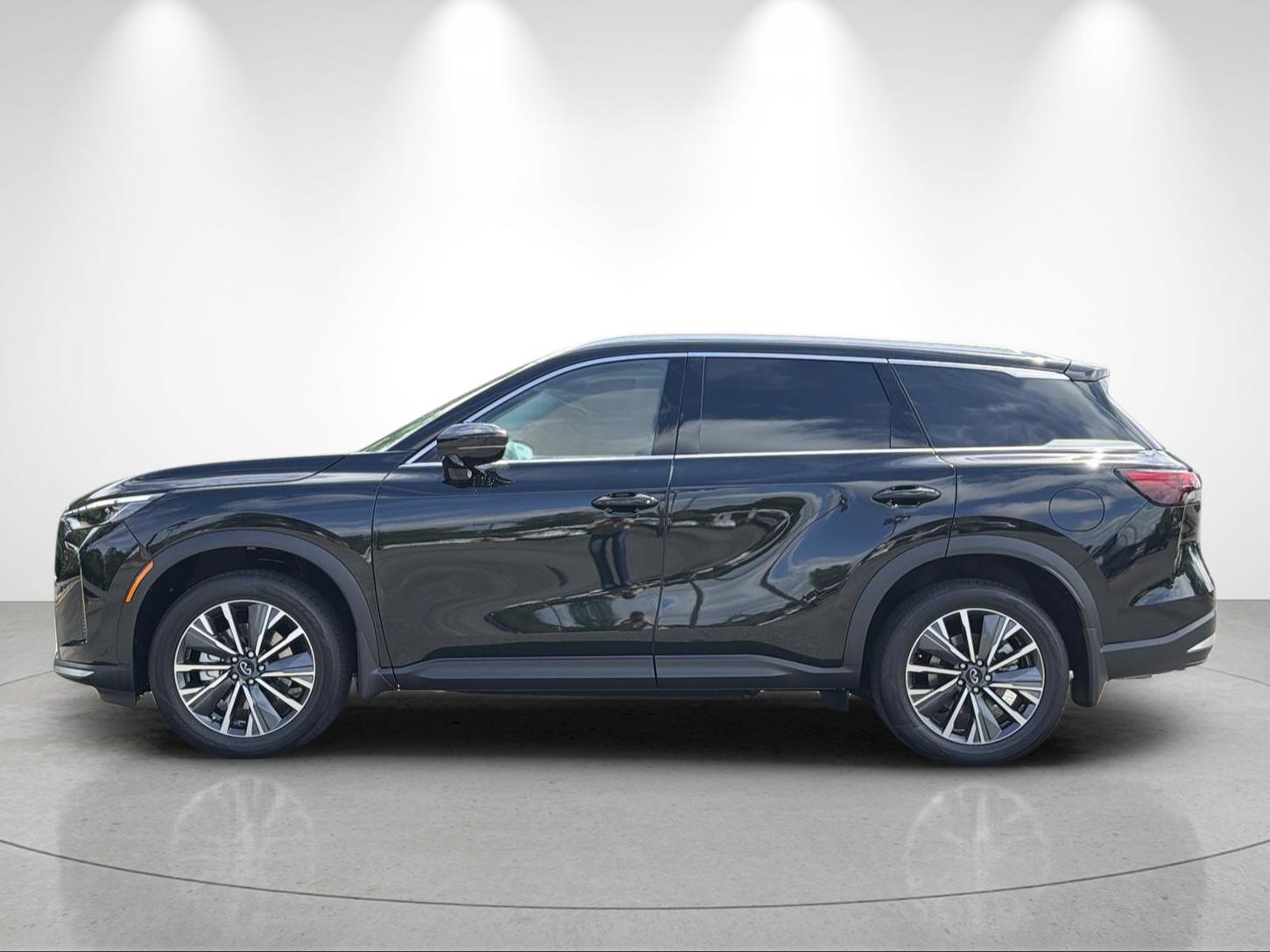 New 2027 MINERAL BLACK INFINITI Luxe FWD image 2