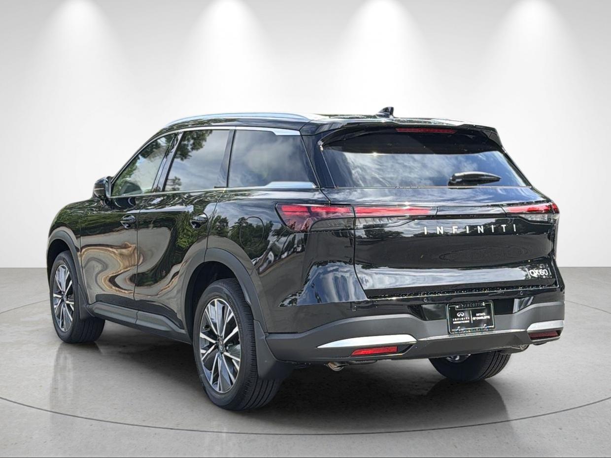 New 2027 MINERAL BLACK INFINITI Luxe FWD image 3