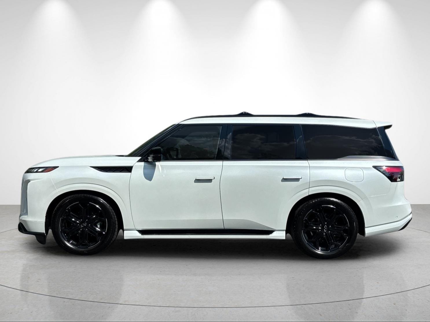 New 2027 RADIANT WHITE INFINITI Sport 4WD image 2