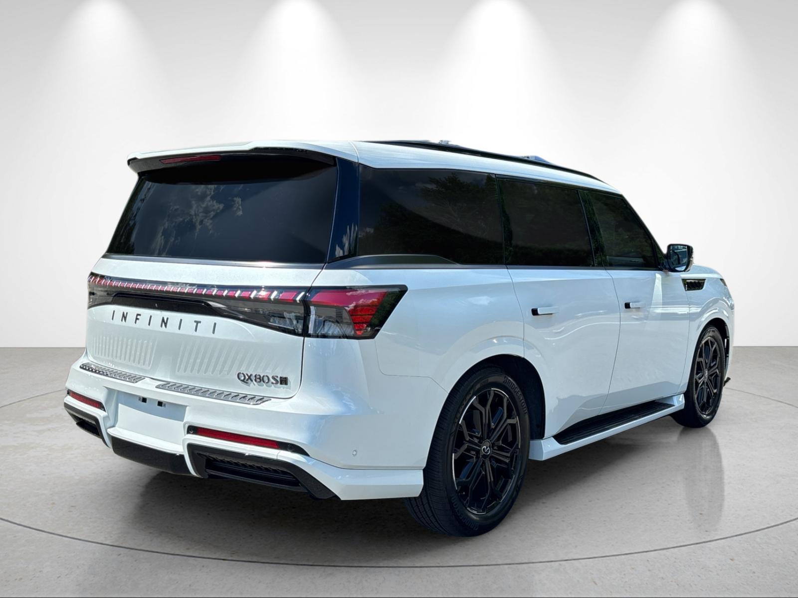 New 2027 RADIANT WHITE INFINITI Sport 4WD image 5