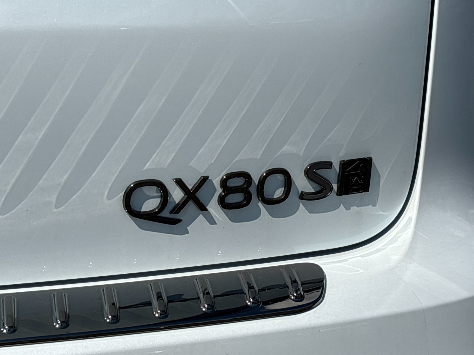 New 2027 RADIANT WHITE INFINITI Sport 4WD image 11
