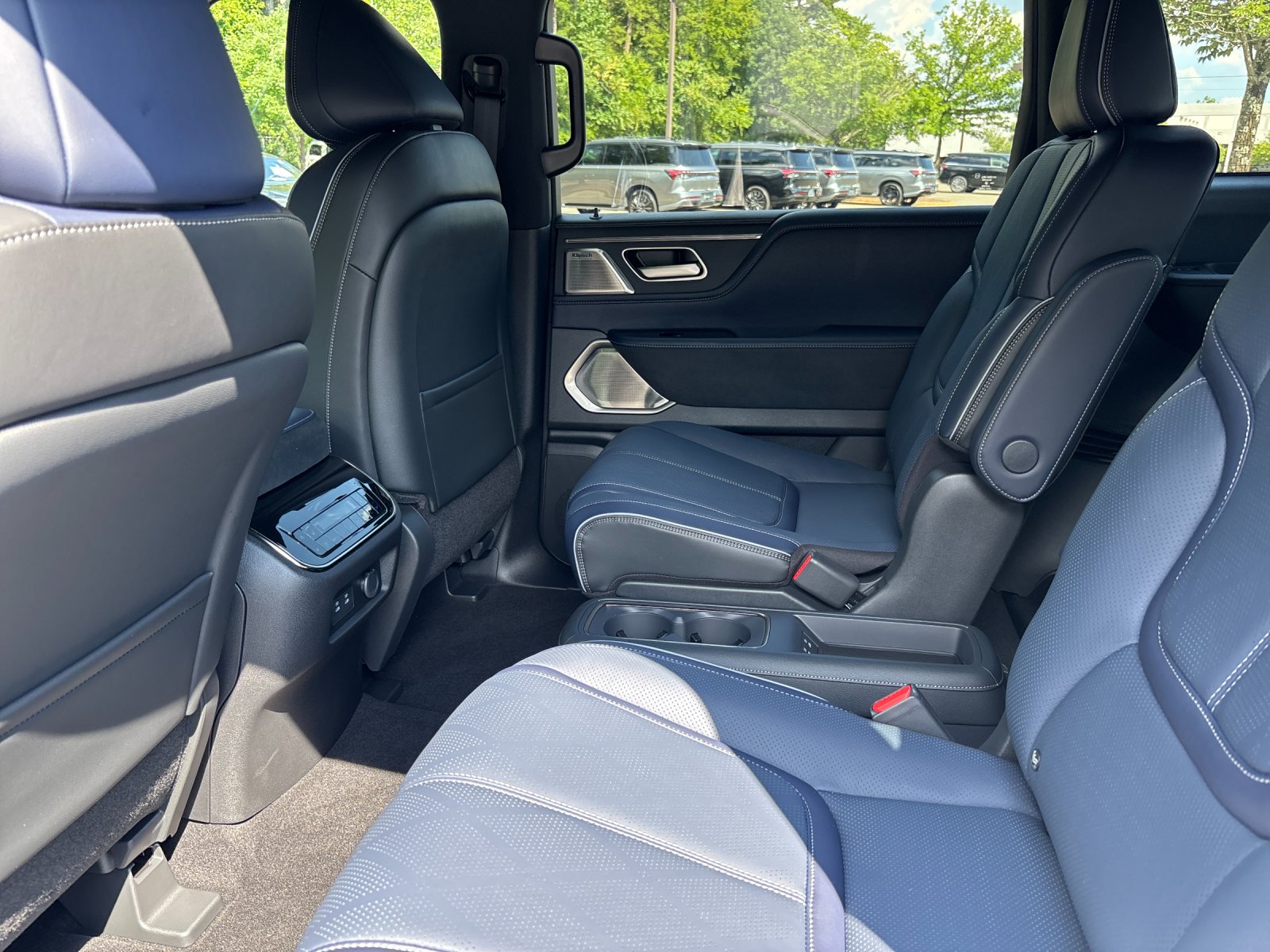 New 2027 RADIANT WHITE INFINITI Sport 4WD image 33