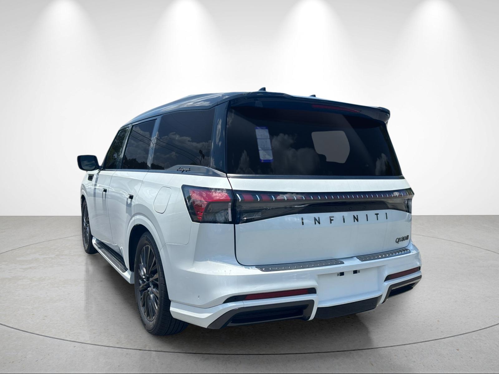 New 2027 2T RADIANT WHIT INFINITI Autograph 4WD image 3
