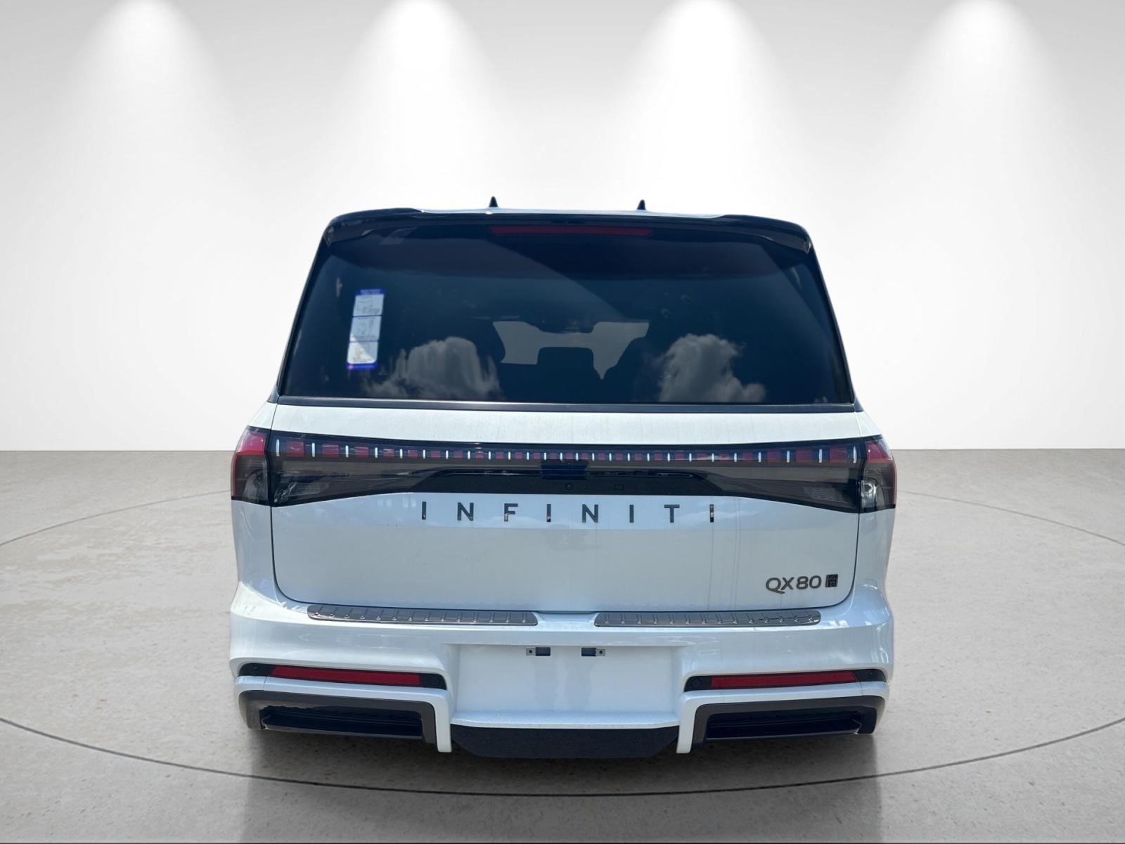 New 2027 2T RADIANT WHIT INFINITI Autograph 4WD image 4
