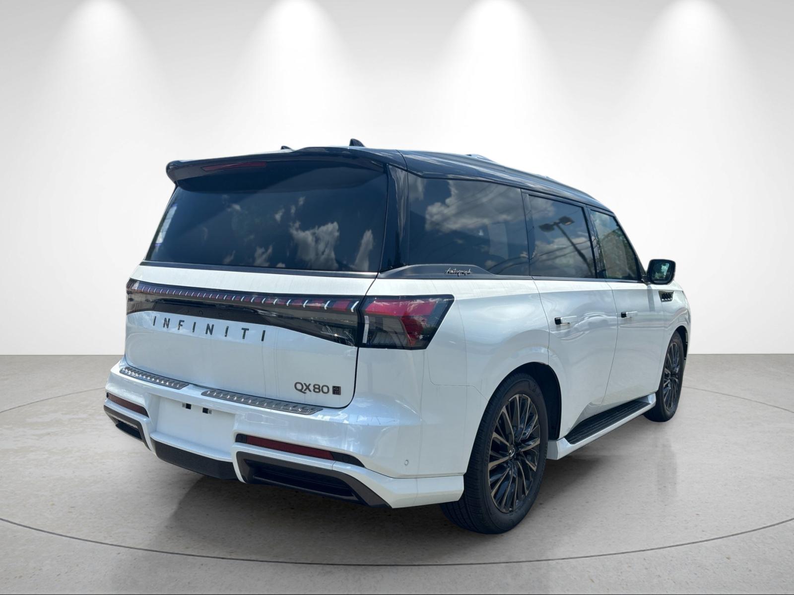 New 2027 2T RADIANT WHIT INFINITI Autograph 4WD image 5