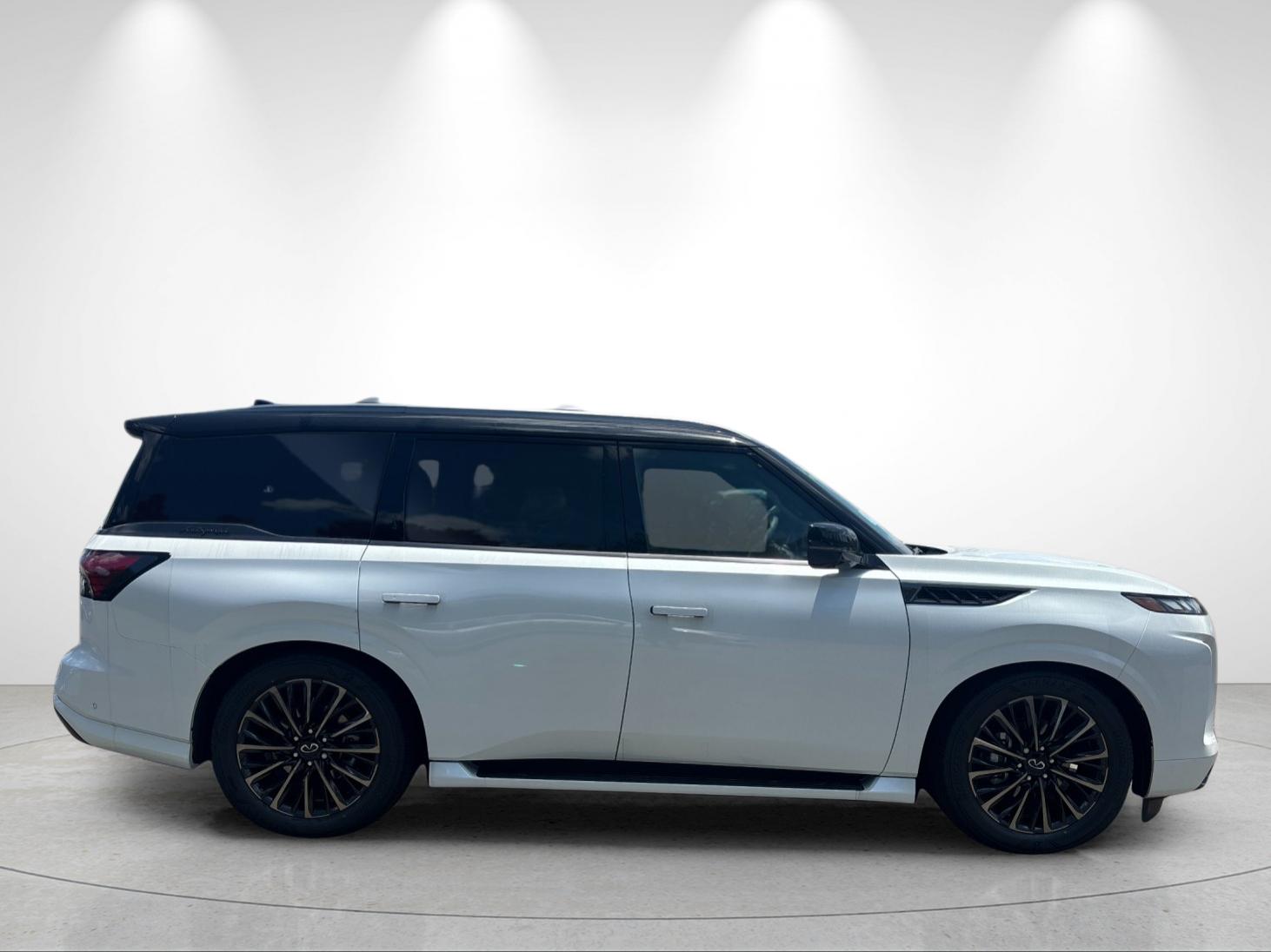New 2027 2T RADIANT WHIT INFINITI Autograph 4WD image 6