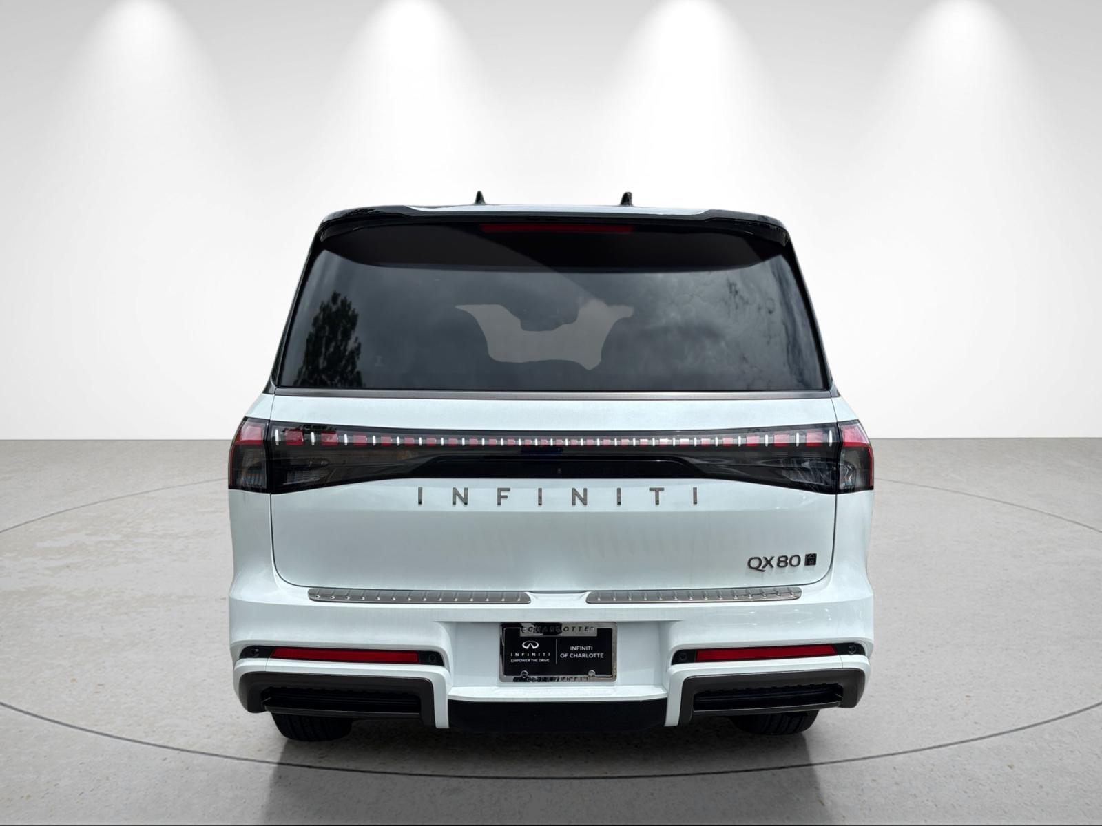 New 2027 2T RADIANT WHIT INFINITI Autograph 4WD image 4