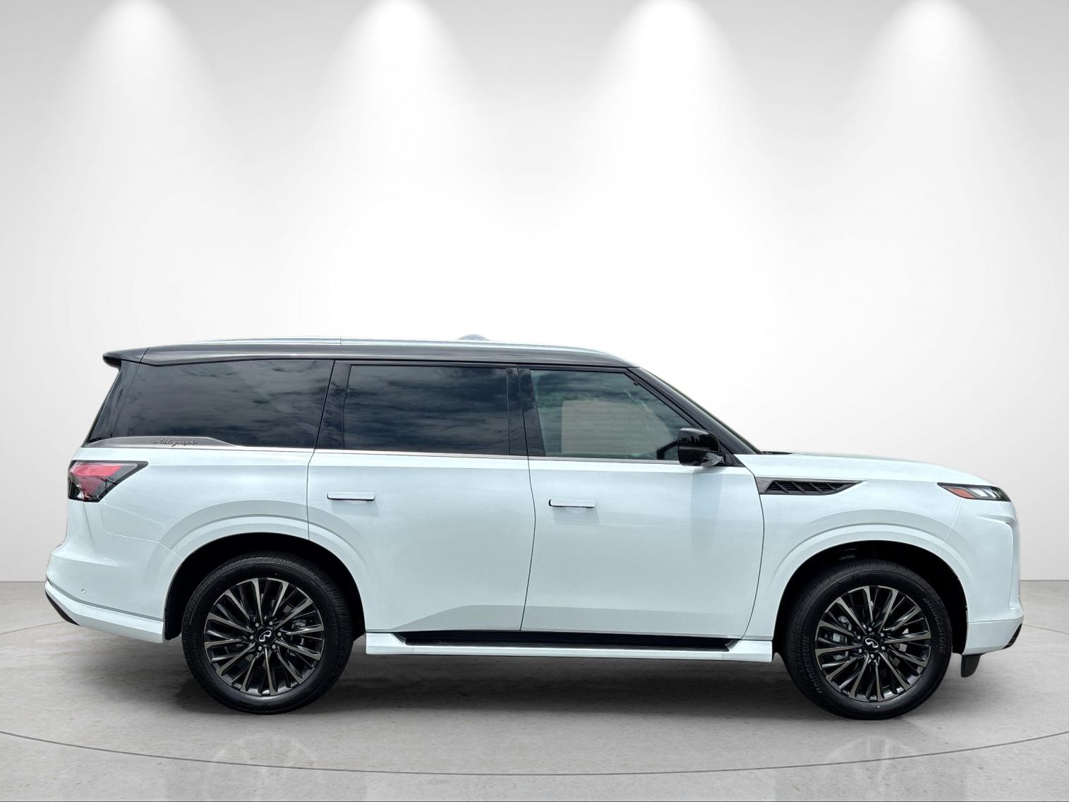 New 2027 2T RADIANT WHIT INFINITI Autograph 4WD image 6