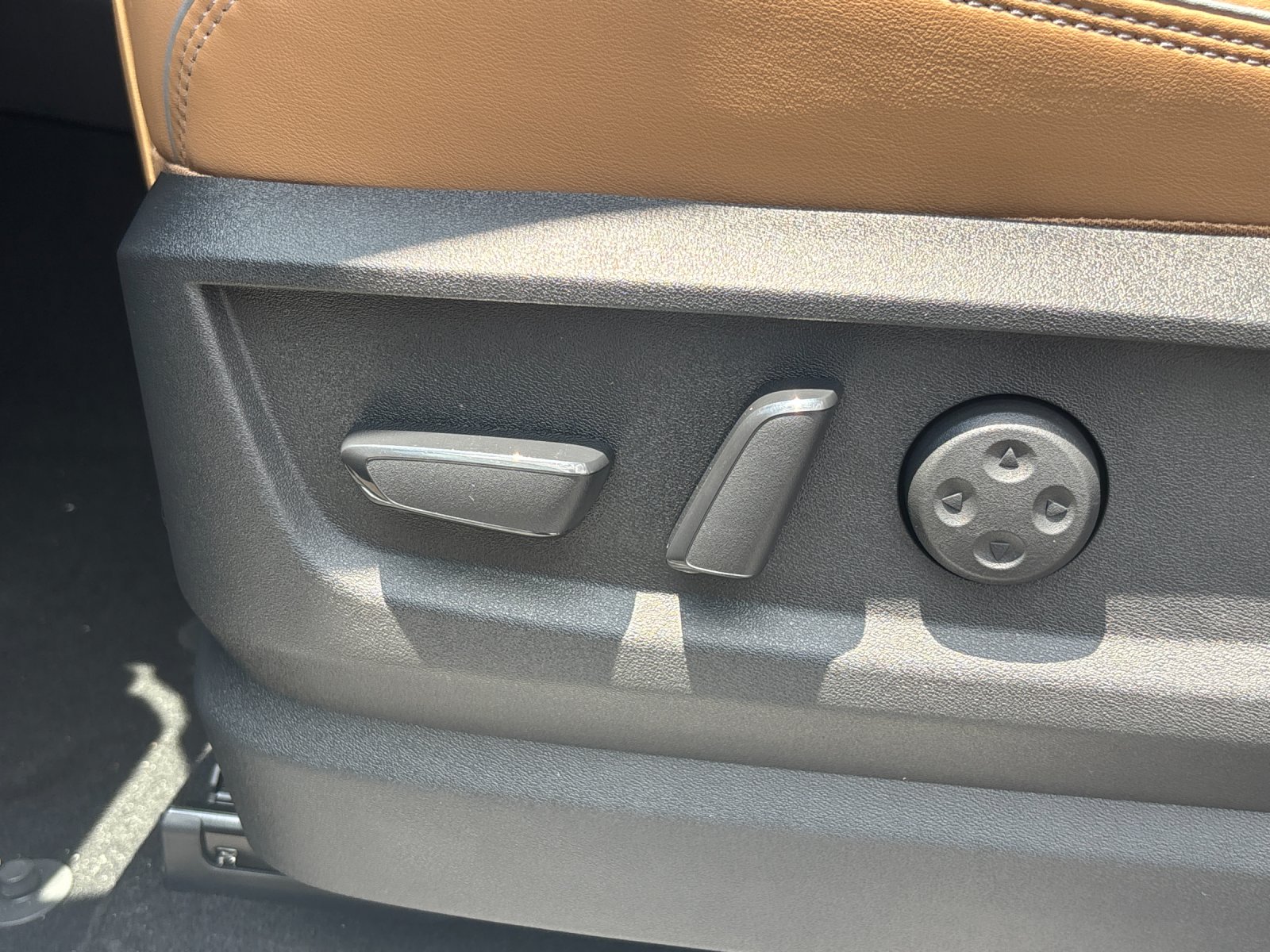 New 2027 DYNAMIC METAL INFINITI Luxe 4WD image 16