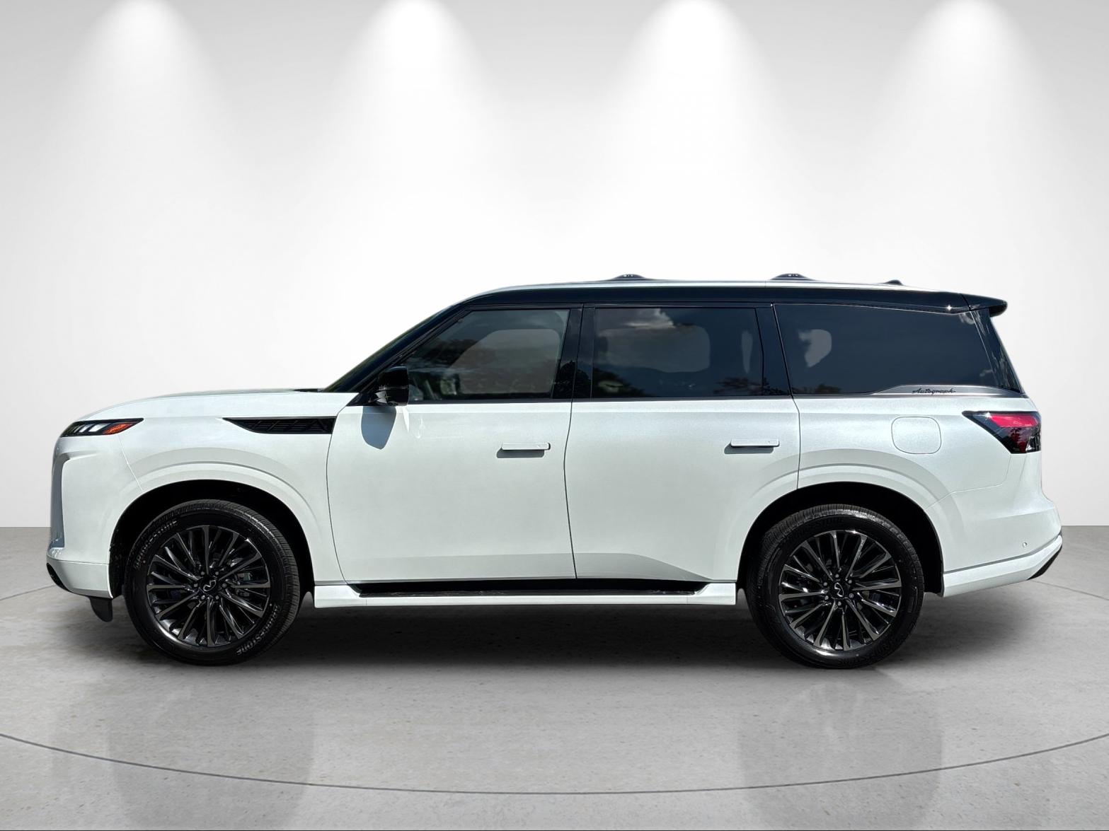 New 2027 2T RADIANT WHIT INFINITI Autograph 4WD image 2