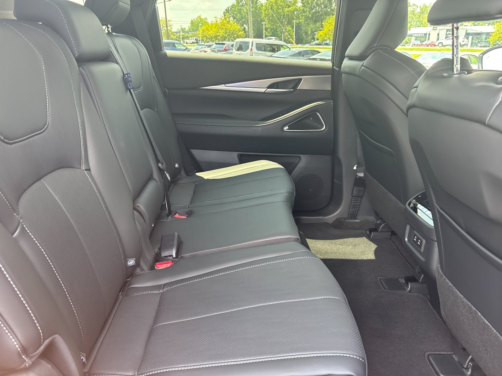 New 2027 MOONBOW BLUE INFINITI Luxe FWD image 38