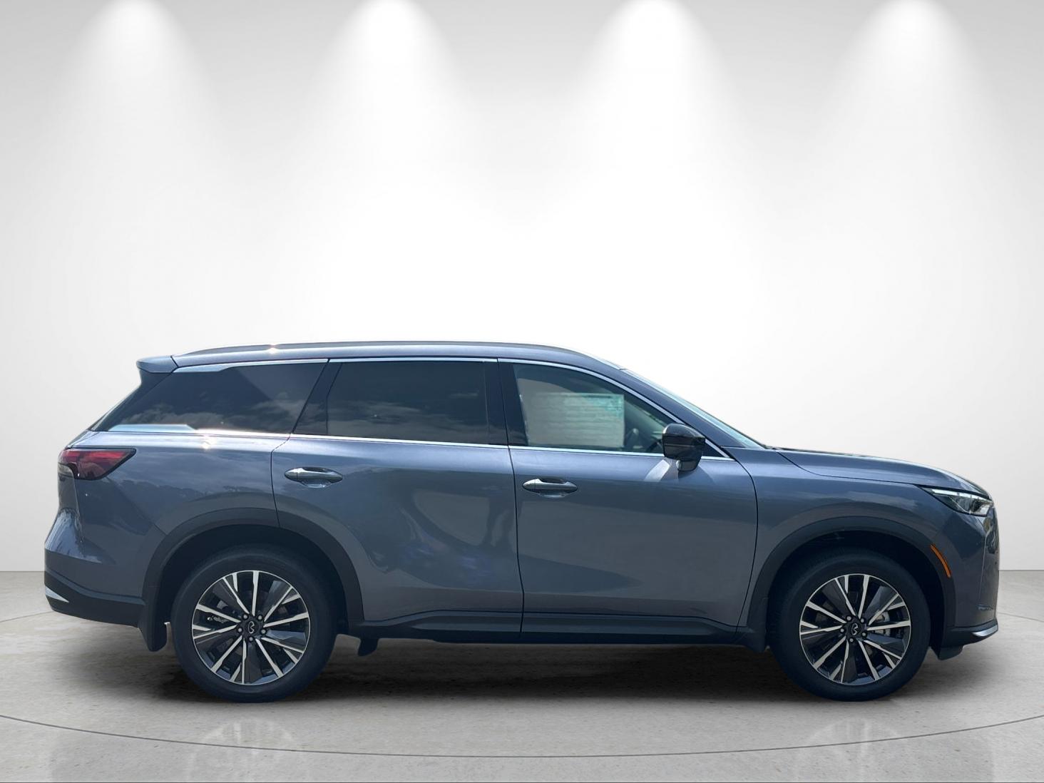 New 2027 MOONBOW BLUE INFINITI Luxe FWD image 6