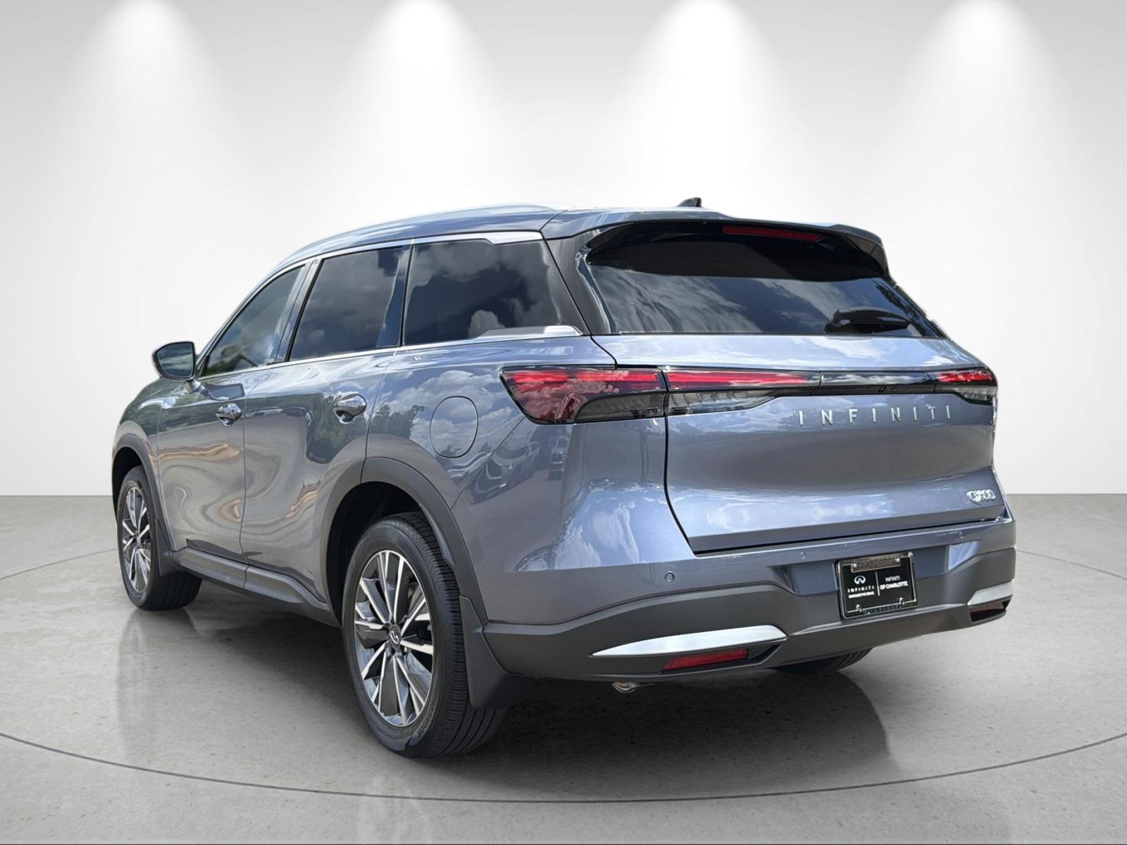 New 2027 MOONBOW BLUE INFINITI Luxe FWD image 3